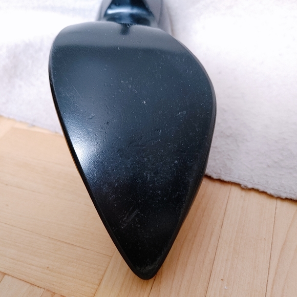 Black pumps - heel tips need replacement - Picture 12 of 15